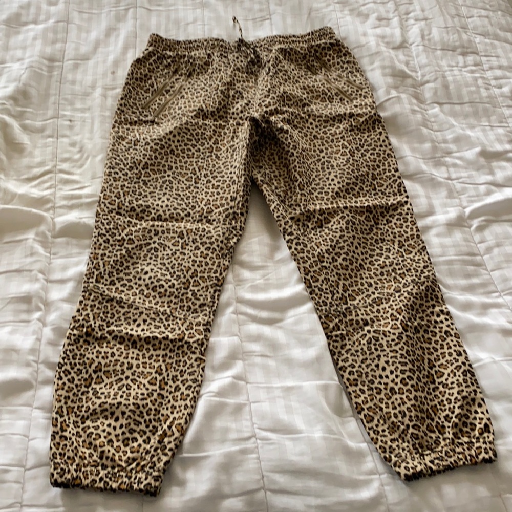 Vestique Cheetah Print Joggers